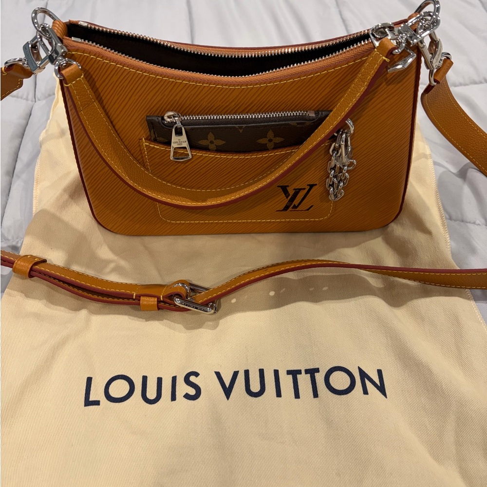 NEW Louis Vuitton Women's Crossbody